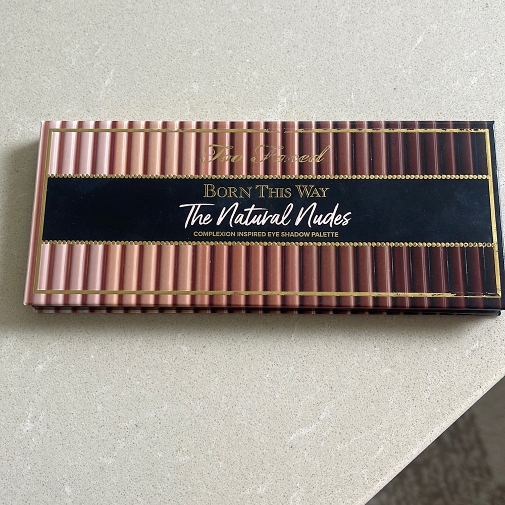 Two faced Born this way neutral eyeshadow